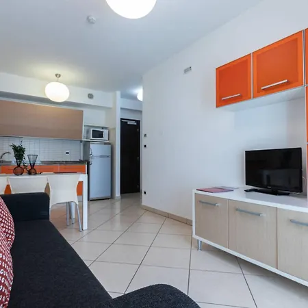 Sunny Flat With A Generous Terrace *