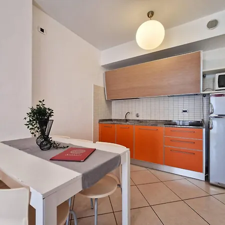 Appartamento Sunny Flat With A Generous Terrace