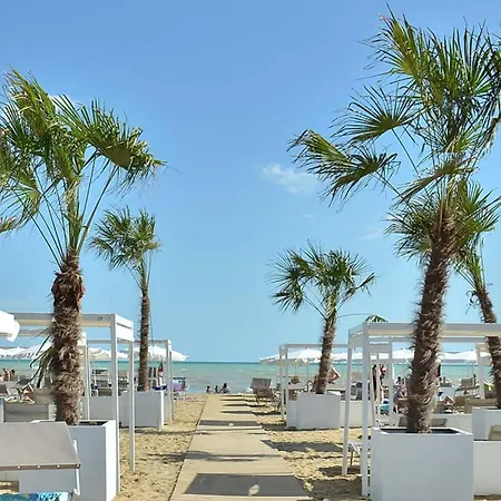 Appartamento Sunny Flat With A Generous Terrace Bibione